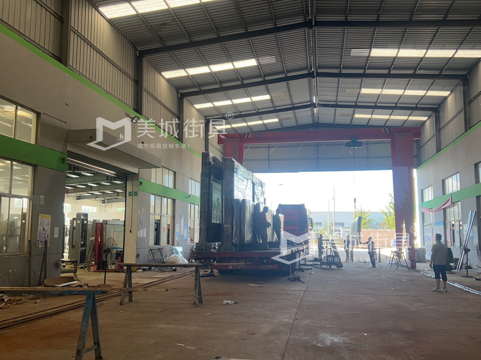 湖(hú)北鄂州公(gōng)交候車(che)亭髮(fa)貨
